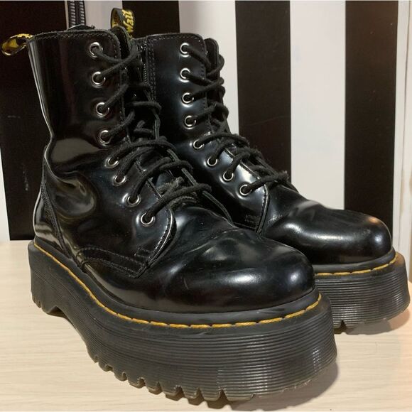 UK Dr Martens "Jadonโ Platform LaceUp Leather Combat Style Boots Size 6 Woman's - Picture 2 of 10